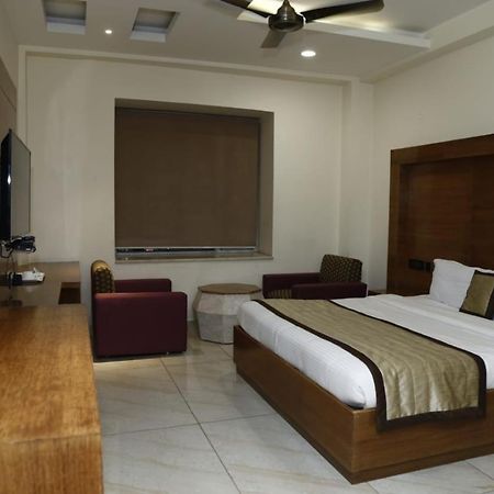 Hotel Pacific Roorkee Ngoại thất bức ảnh