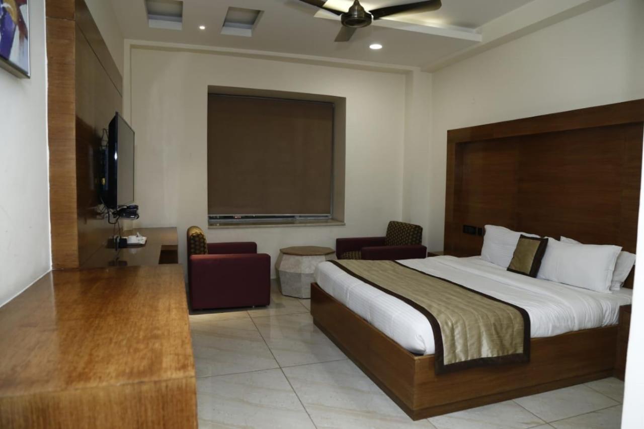 Hotel Pacific Roorkee Ngoại thất bức ảnh