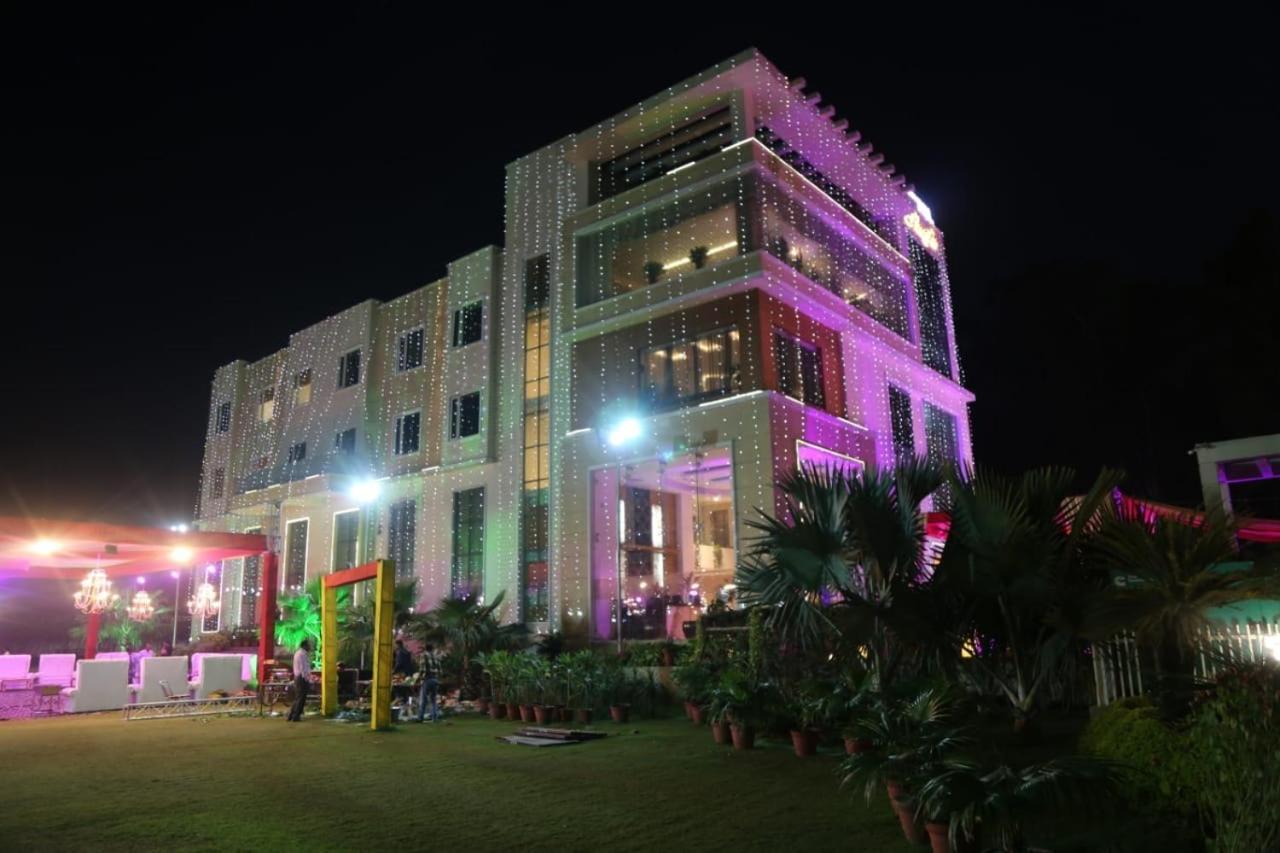 Hotel Pacific Roorkee Ngoại thất bức ảnh