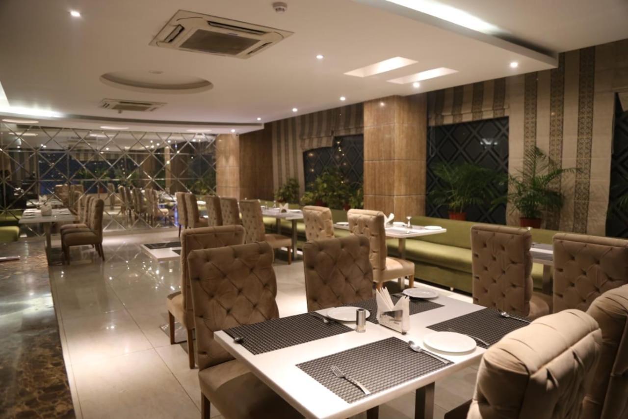 Hotel Pacific Roorkee Ngoại thất bức ảnh
